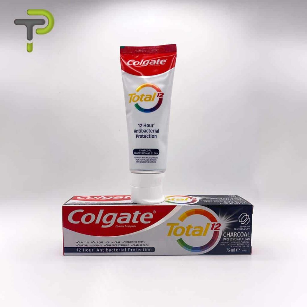 Dentifrice au Fluor Colgate Total 12 protection complète de la bouche et une haleine fraîche grâce à sa formule au charbon actif.